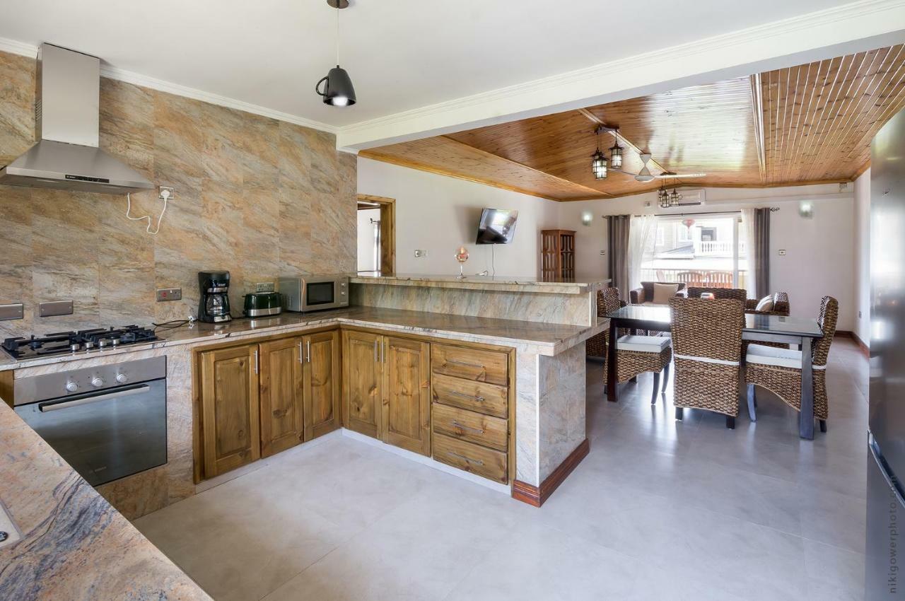 Flora'S Self Catering Apartments Виктория Экстерьер фото